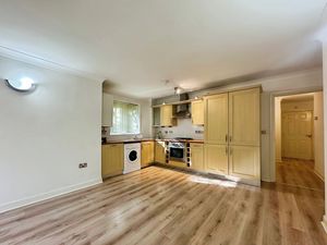 Lounge/Kitchen-Diner- click for photo gallery